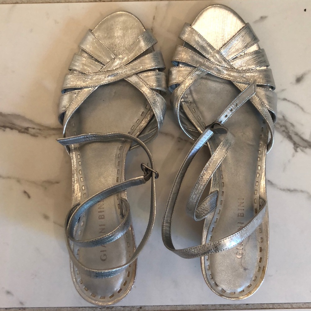 Gianni Bini size 10 silver metallic wedges